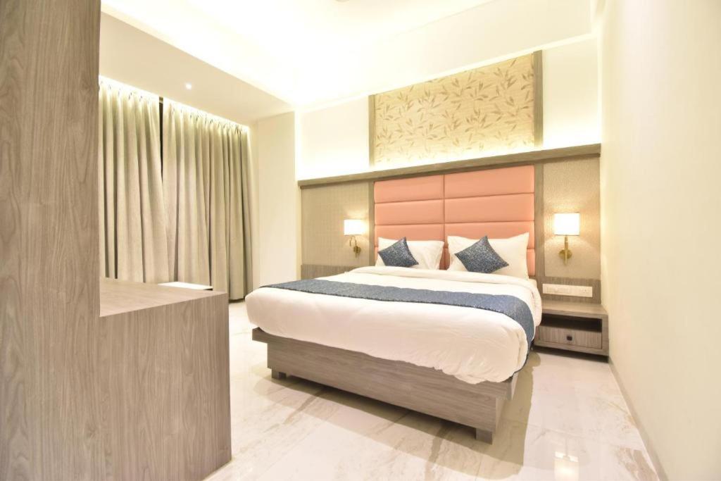 Glitz Hotels La Dahlia - Premium Thane Exterior photo
