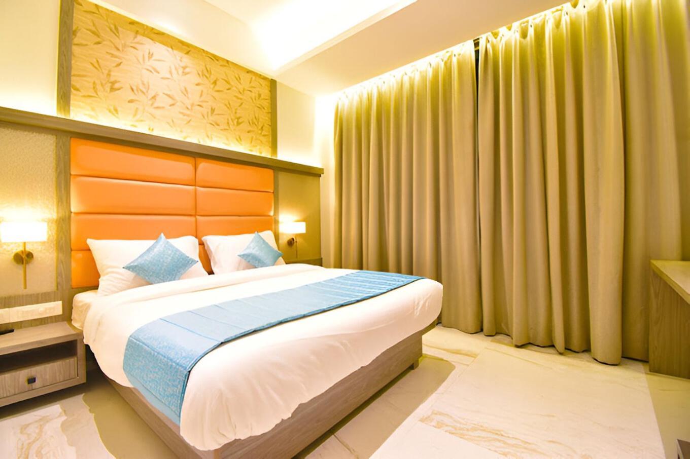 Glitz Hotels La Dahlia - Premium Thane Exterior photo