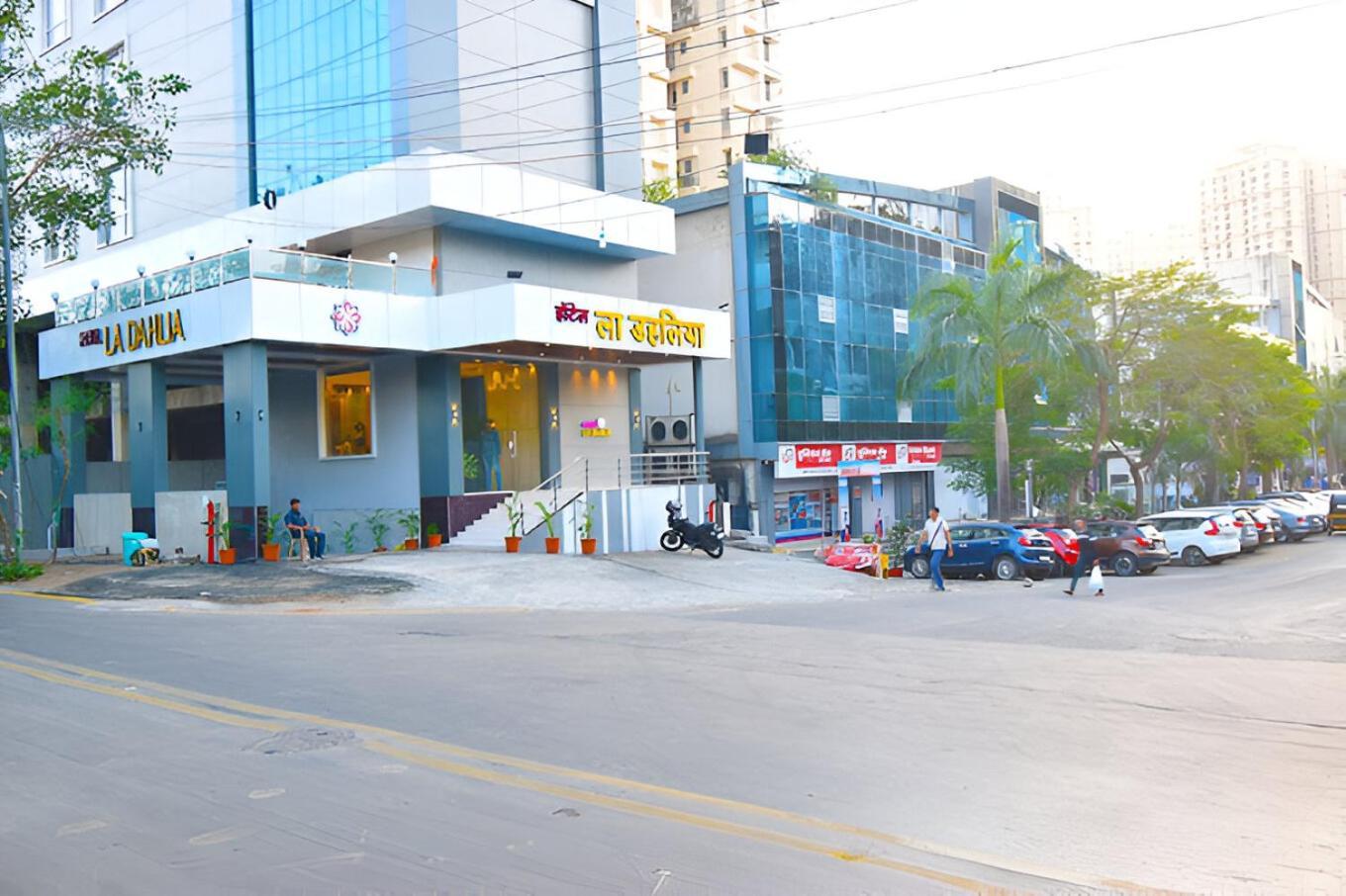 Glitz Hotels La Dahlia - Premium Thane Exterior photo